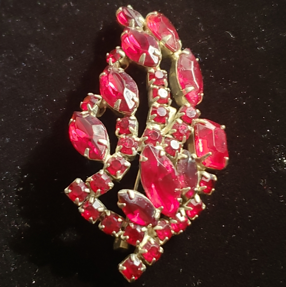 Vintage Rhinestone Jewelry – Red Brooch or Pendant